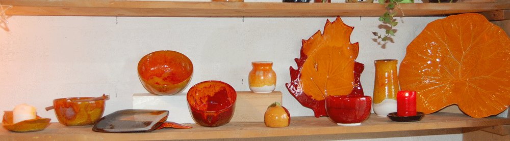 bannière montrant des pièces oranges alignés sur un rayonnage